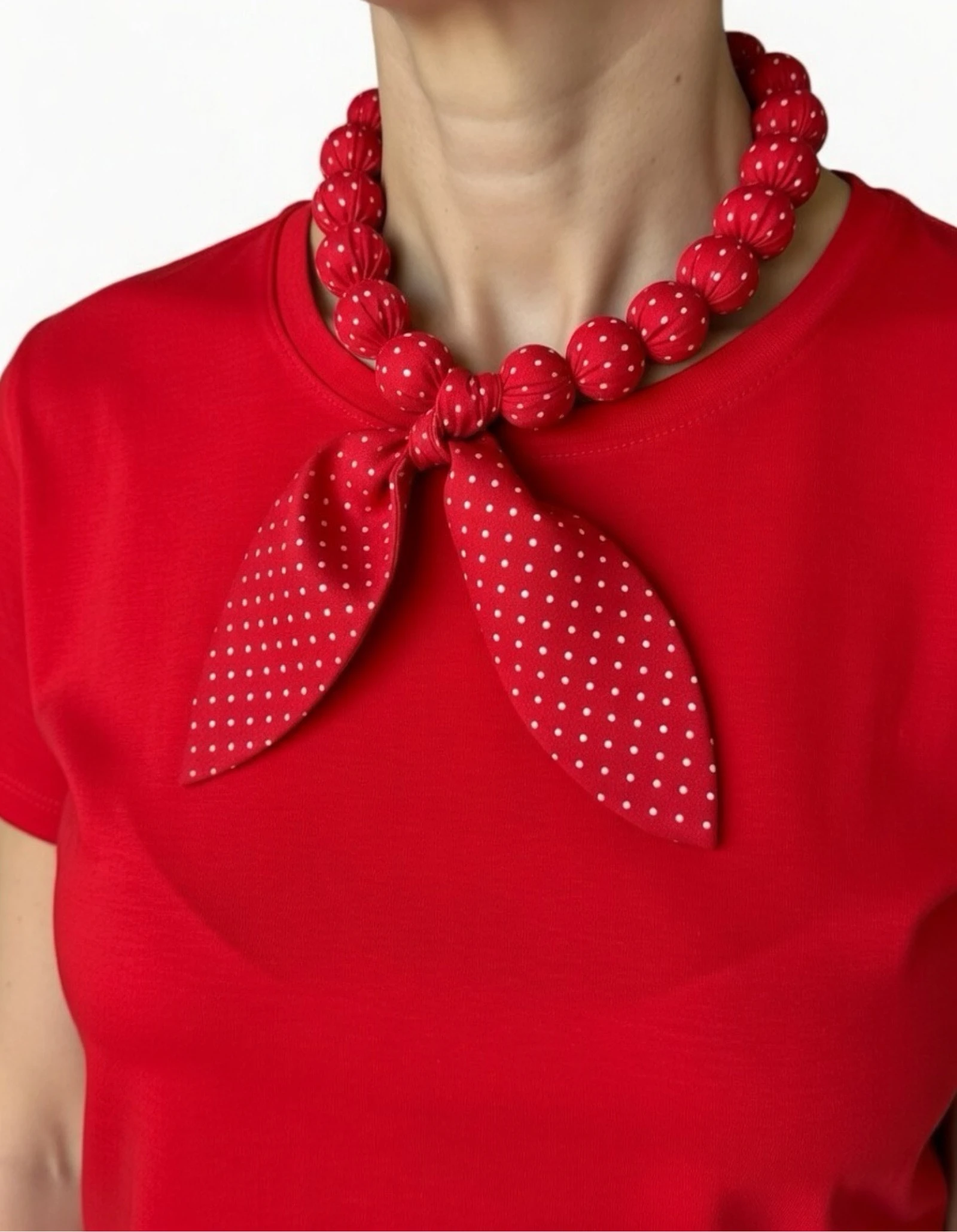 Collar anudado cuello en tela